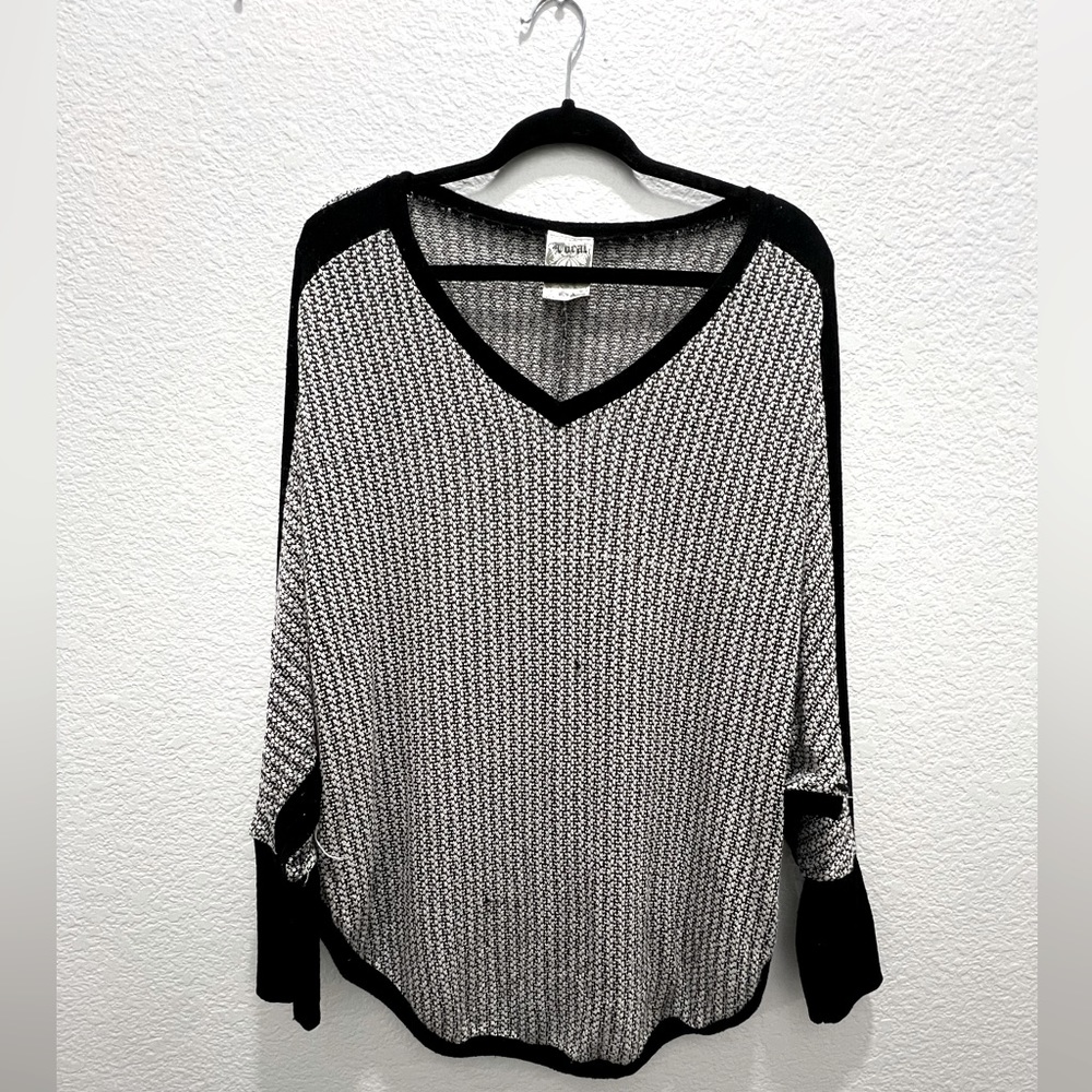 Women’s sweater ; Vocal brand ; size M
